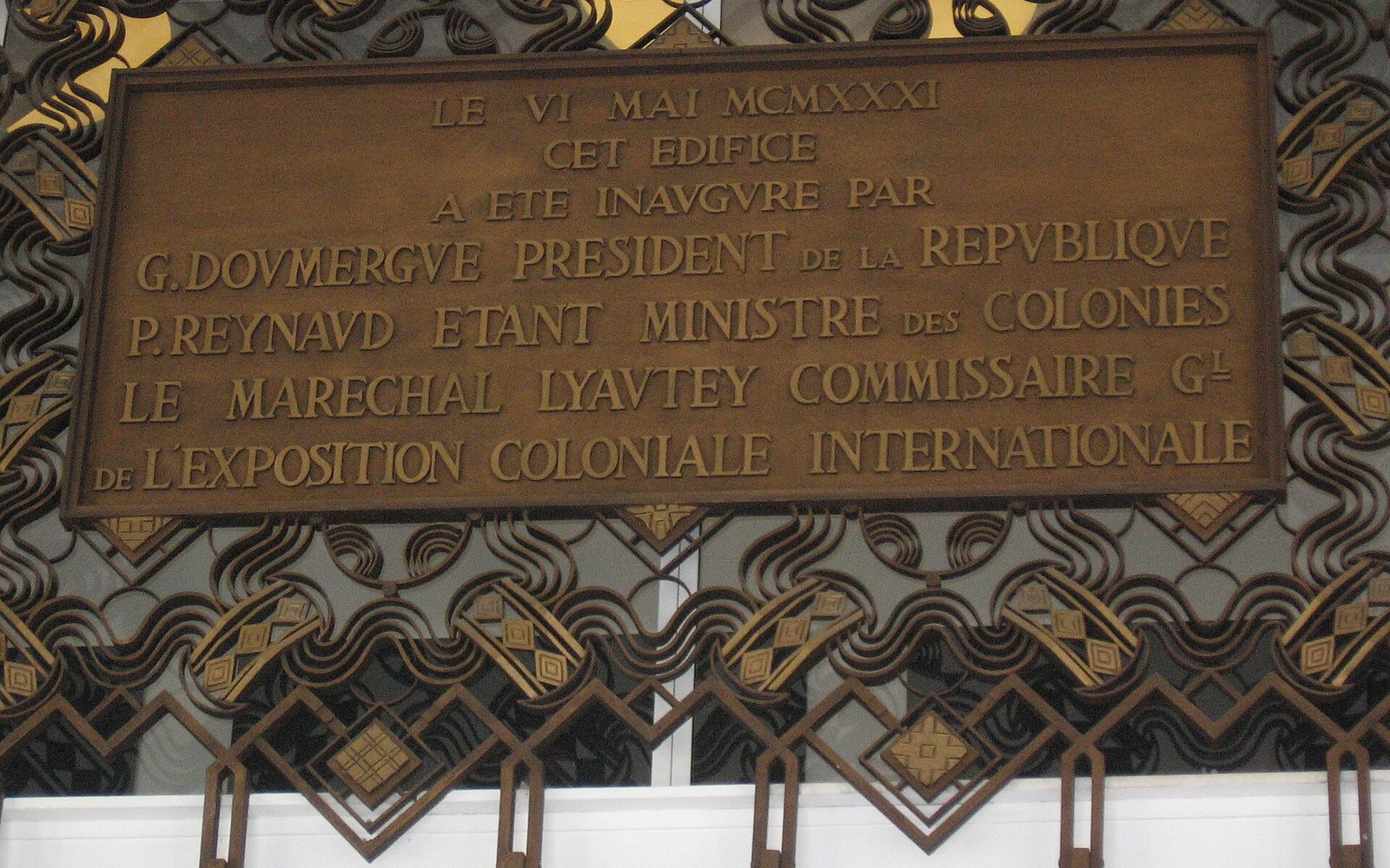 The bronze plaque recording the inauguration of the building on 6 May 1931 by President Gaston Doumergue, with Paul Reynaud as Minister for the Colonies and Marshal Lyautey as commissioner-general of the Exposition coloniale internationale.